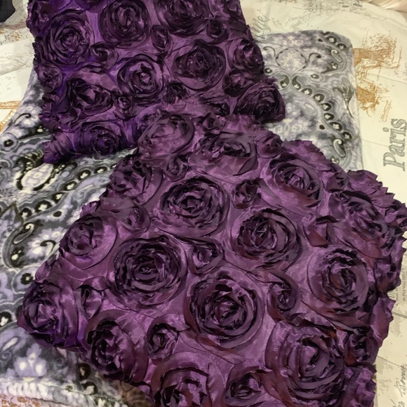 Pillows - Picture 4 of 5